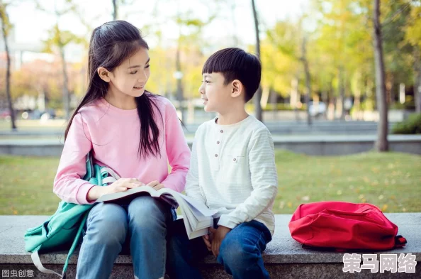 小孩喂姐姐吃困吧，温馨瞬间引发网友热议，家庭互动的乐趣让人感受到浓浓亲情与欢乐气氛