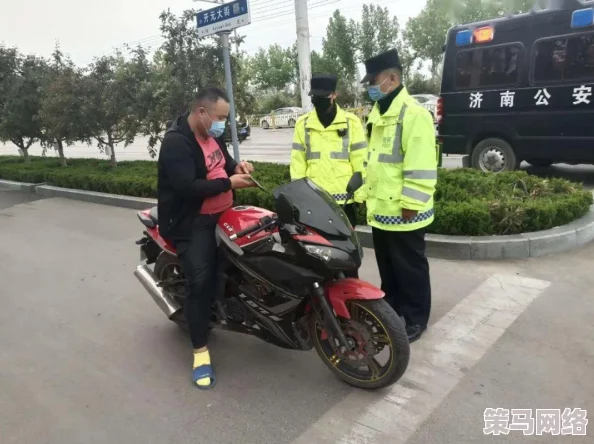 深夜禁止安装黄，警方加强巡逻力度，严查违法行为确保市民安全与秩序